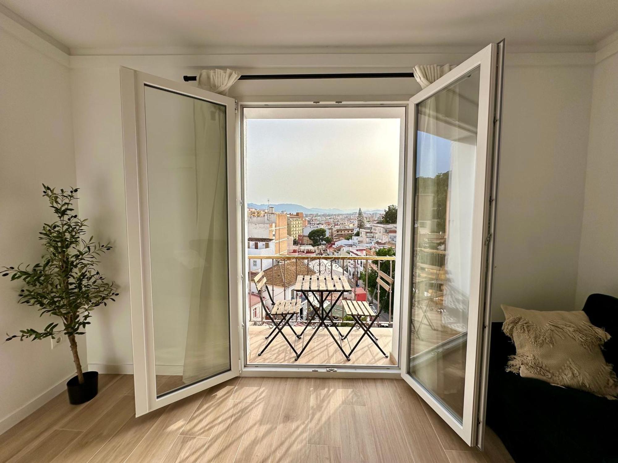 Atico Con Solarium Y Bbq Cerca Del Centro 6 Pax Apartment Malaga Exterior photo