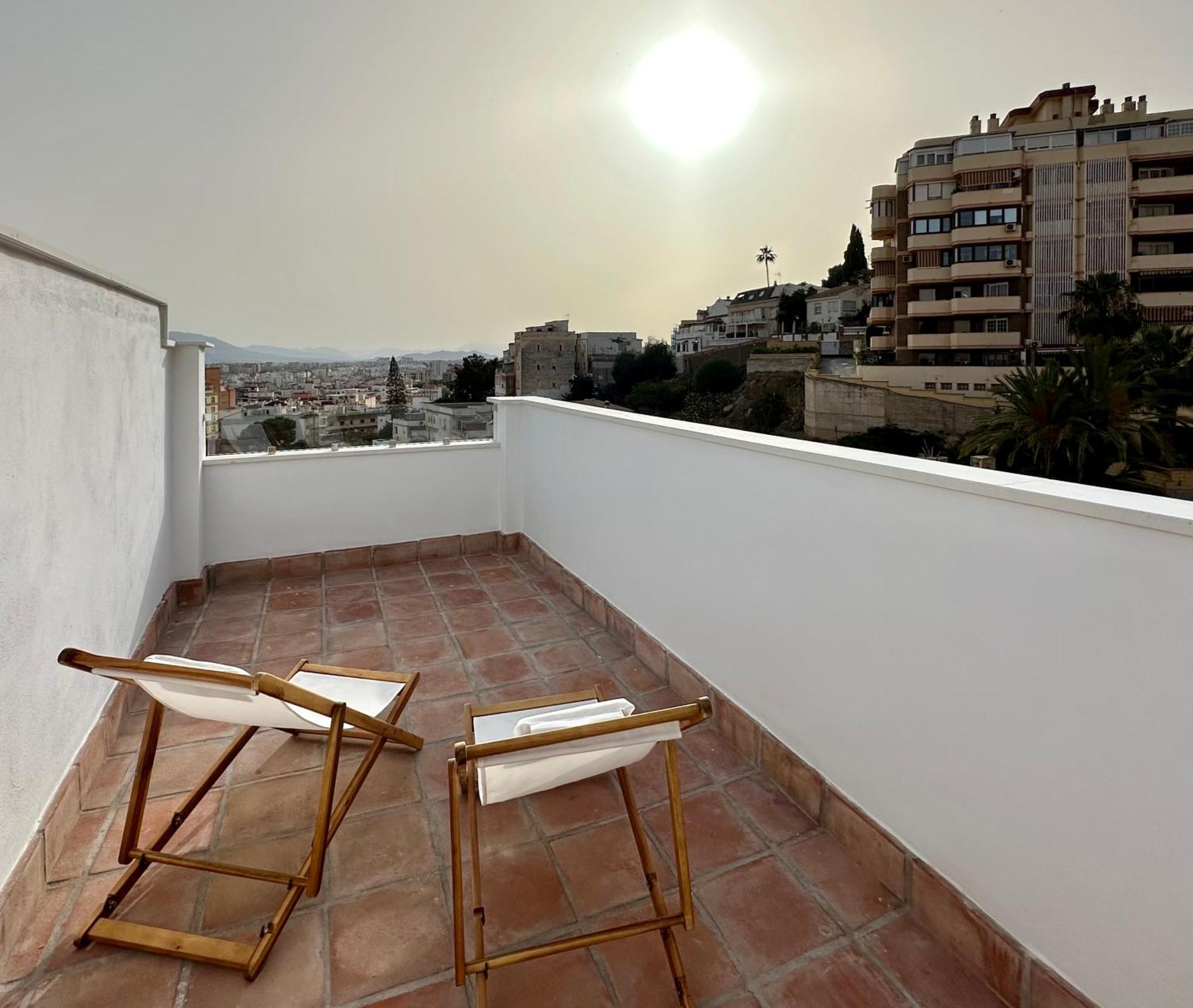 Atico Con Solarium Y Bbq Cerca Del Centro 6 Pax Apartment Malaga Exterior photo